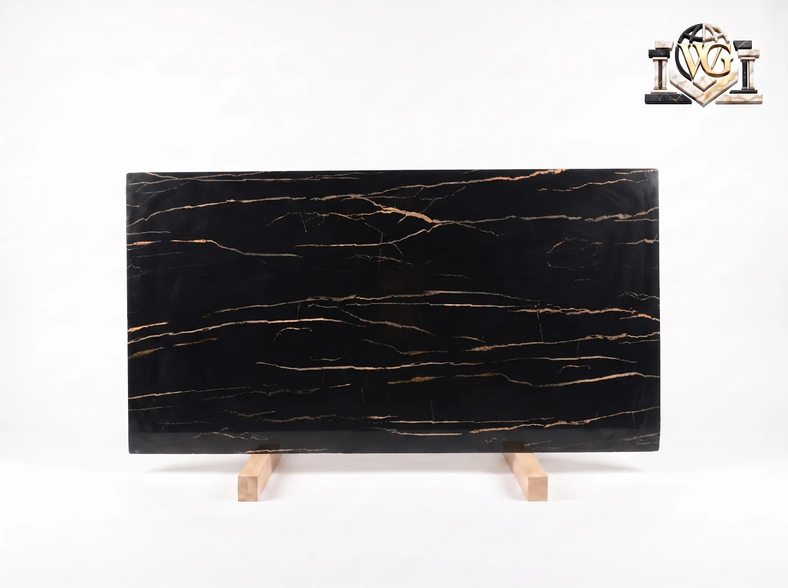 Sahara Noir Golden — The full slab